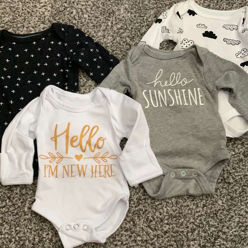❄️Newborn starter kit - Hello Onesies - unisex